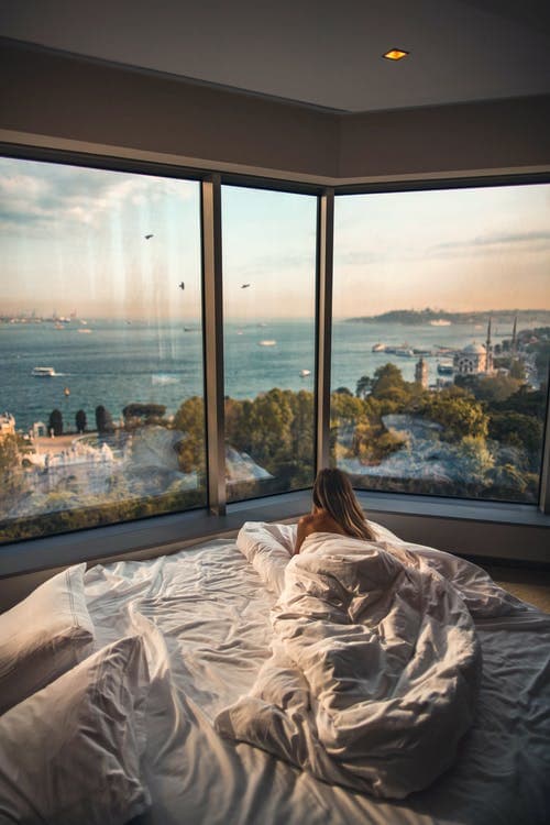 Lodges & Suites Features Floor-Ceiling Glass Roofings In The Secluded Home Apartment